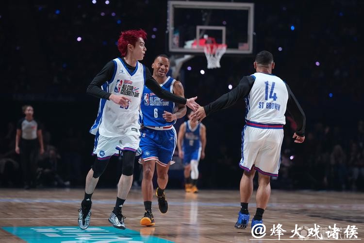 NBA全明星名人赛:字母哥队逆转取胜,王鹤棣10分4板,Shams0分 NBA全明星名人赛:字母哥队逆转取胜,王鹤棣10分4板,Shams0分