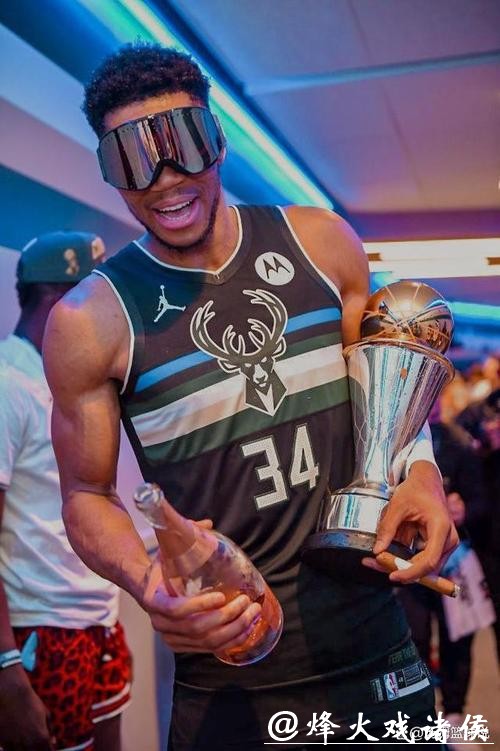 雄鹿大胜雷霆夺得NBA杯冠军 字母三双当选MVP