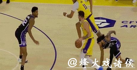 里夫斯第三节手感冰凉仅得2分 里夫斯第三节手感冰凉仅得2分